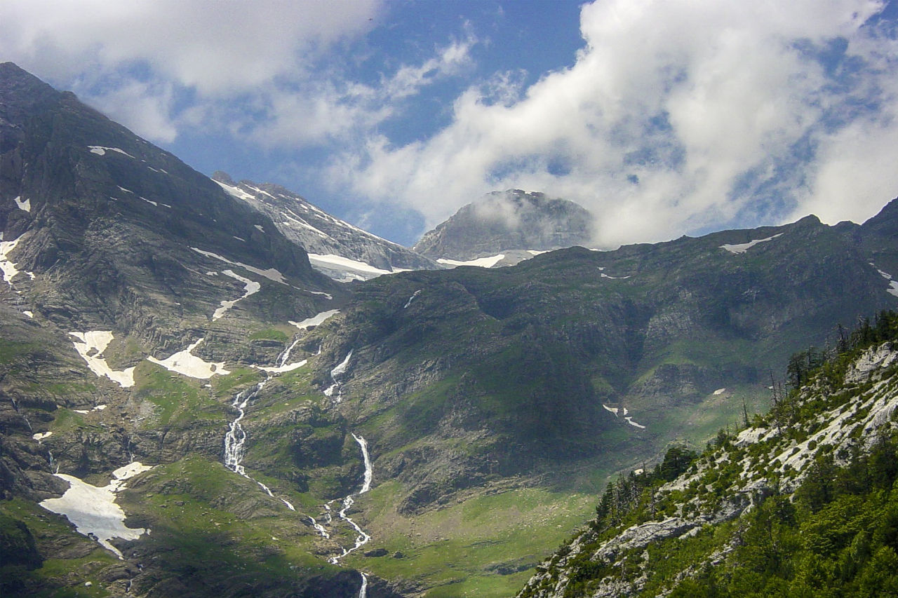 Photo d'un paysage de montagne.
